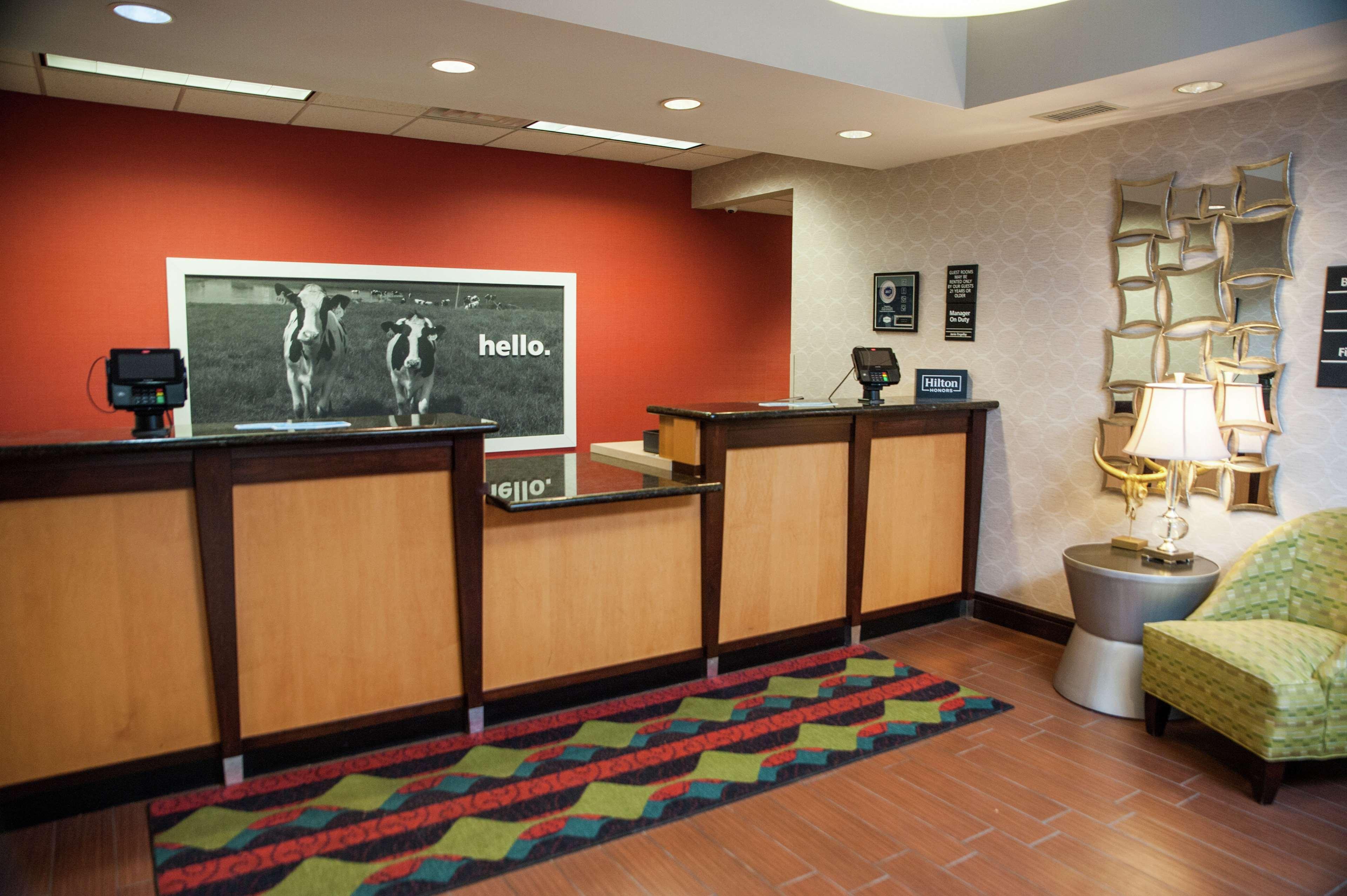 Hampton Inn Norfolk Exterior photo
