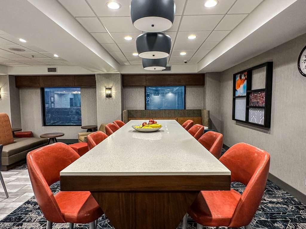 Hampton Inn Norfolk Interior photo