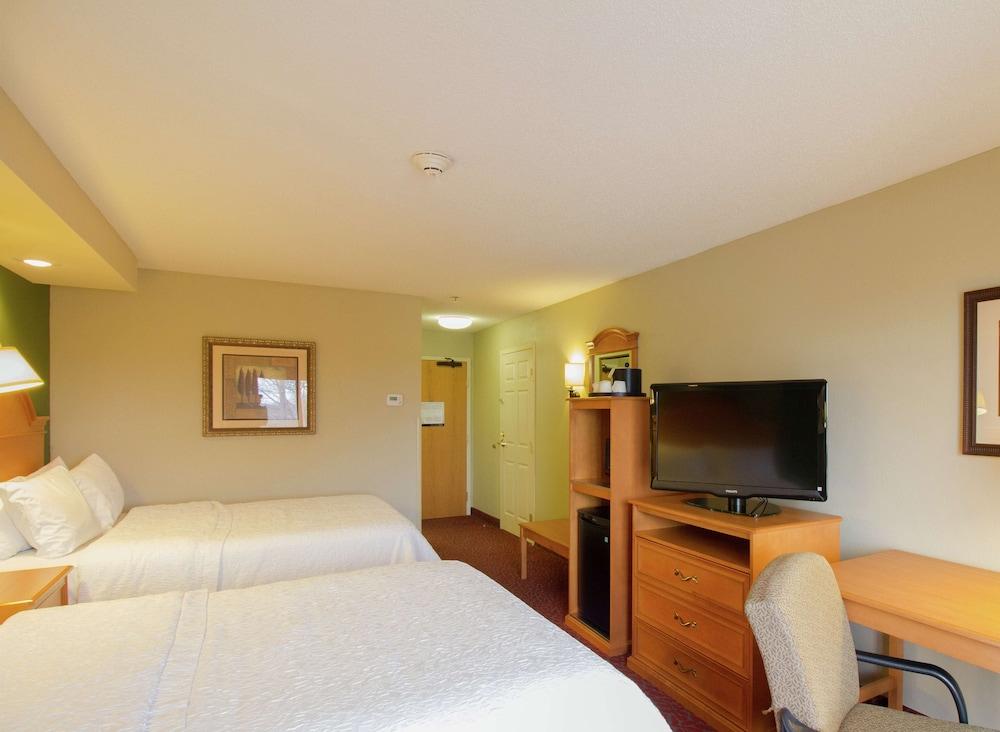 Hampton Inn Norfolk Exterior photo