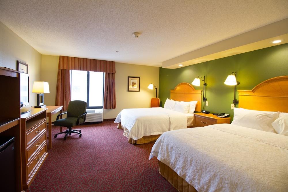 Hampton Inn Norfolk Exterior photo