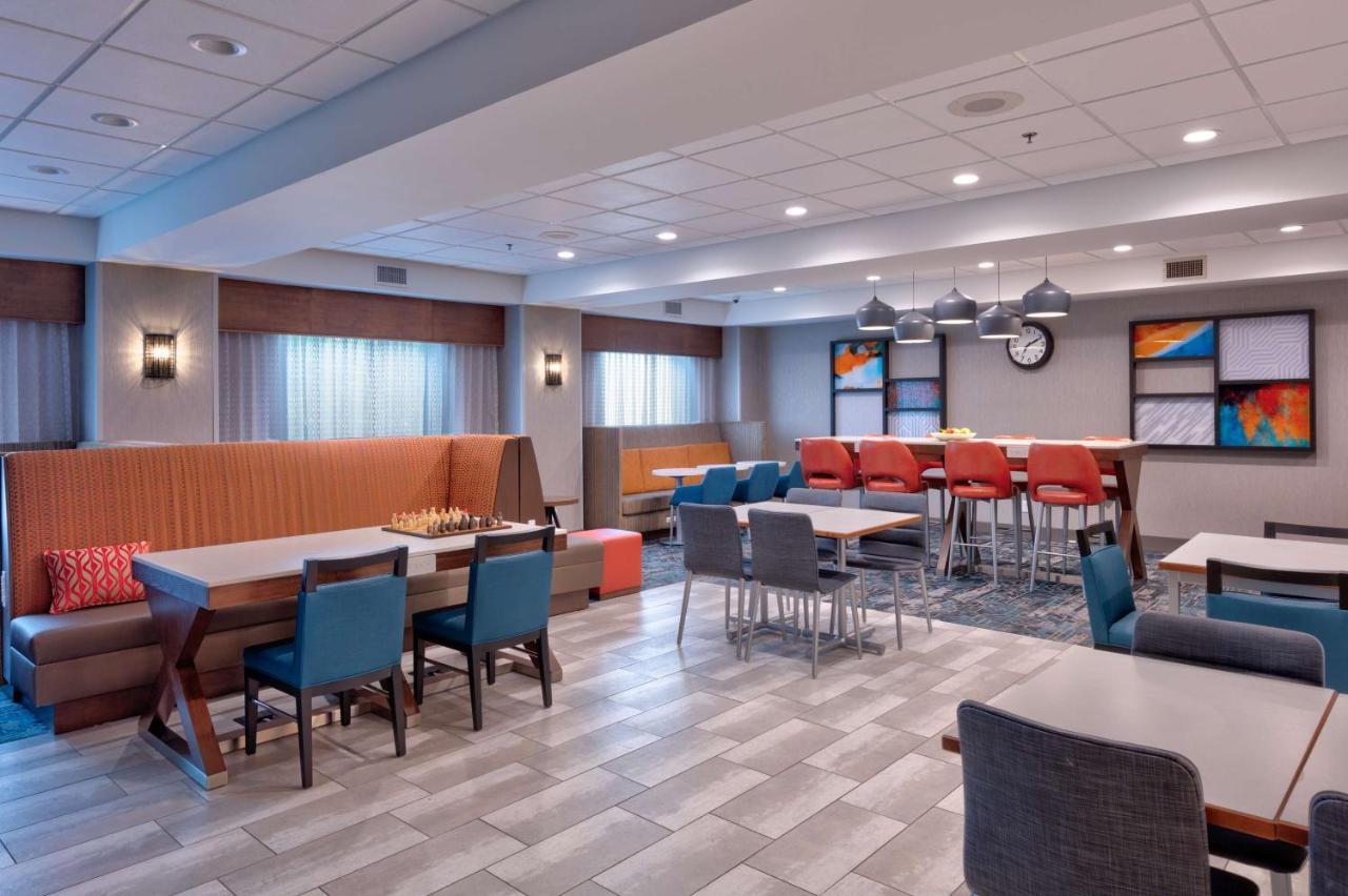 Hampton Inn Norfolk Exterior photo