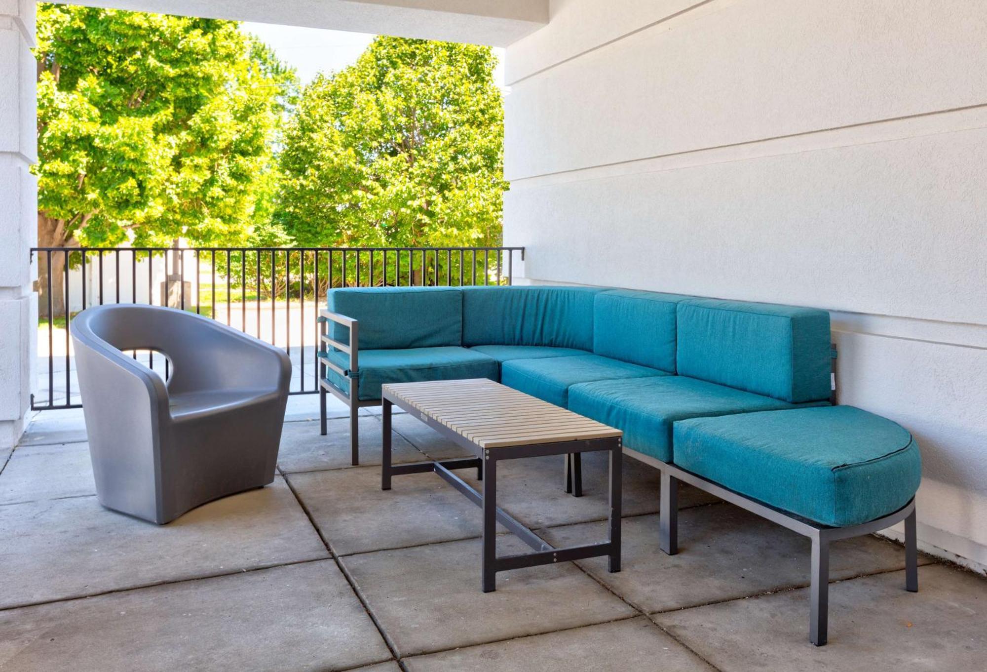 Hampton Inn Norfolk Exterior photo